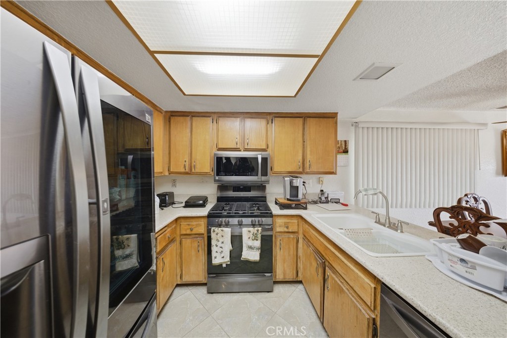 1149 North Birch Avenue Rialto, CA 92376 - Photo 8 of 32