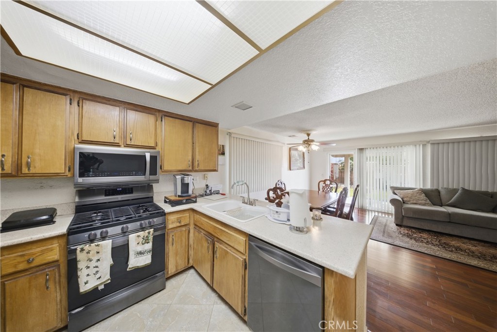 1149 North Birch Avenue Rialto, CA 92376 - Photo 9 of 32