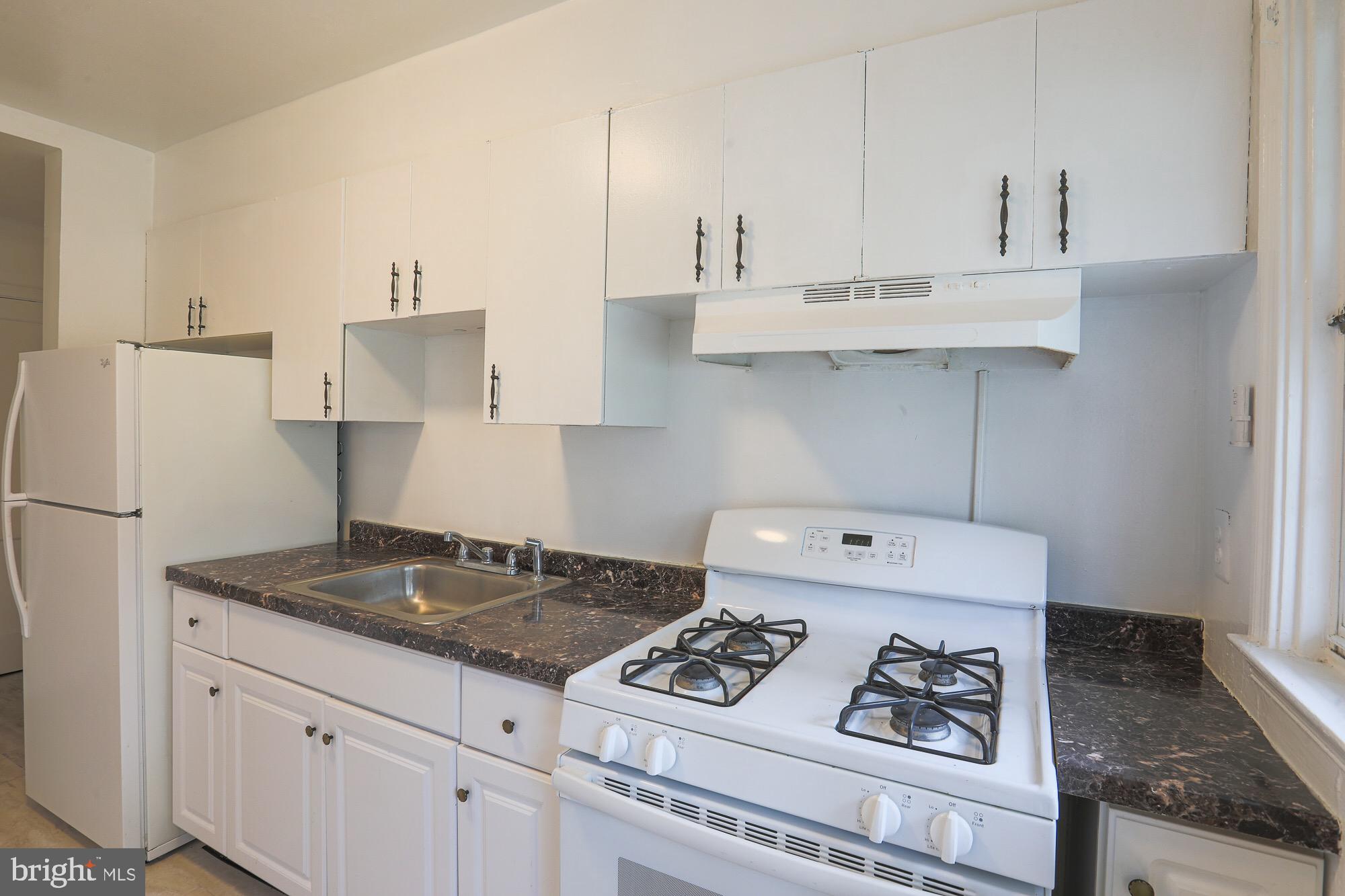 1304 East Cold Spring Lane Baltimore, MD 21239 - Photo 11 of 27 KITCHEN