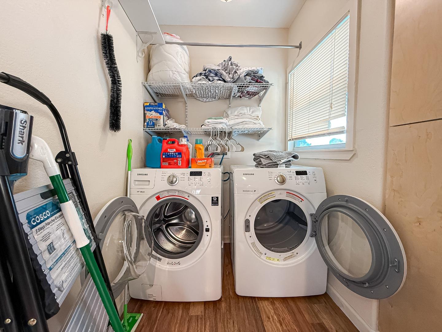558 A Street Hayward, CA 94541 - Photo 11 of 37 a utility room with dryer and washer