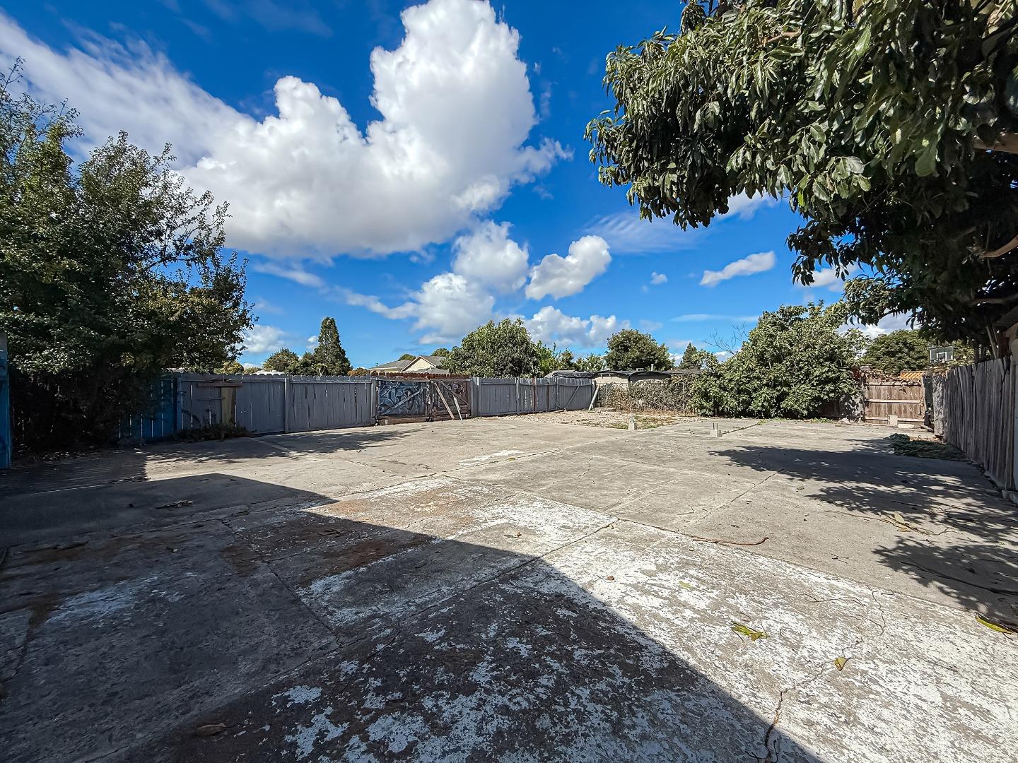 558 A Street Hayward, CA 94541 - Photo 22 of 37 a view of dirt yard with a fountain