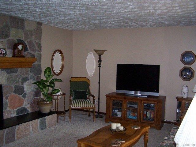 12585 Holtforth Road Fenton, MI 48430 - Photo 12 of 24 Holtforth 12585 Living Room.JPG