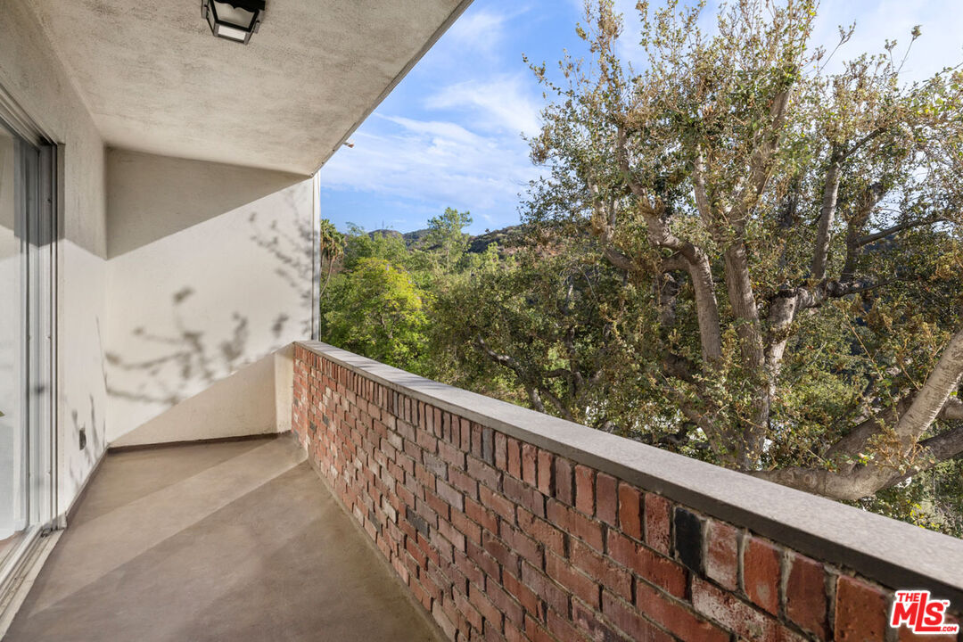 1935 Alpha Road, Unit 323 Glendale, CA 91208 - Photo 7 of 15 Gallery Image 7