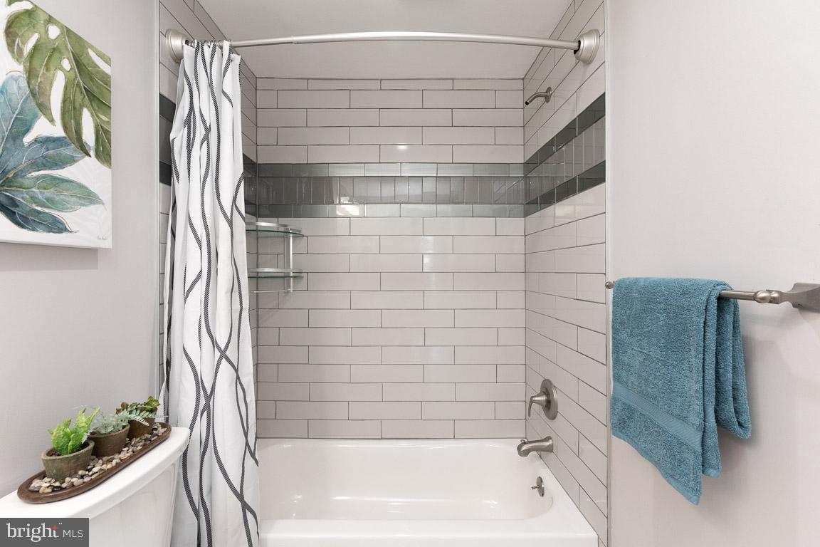 203 Rabbitt Road Gaithersburg, MD 20878 - Photo 27 of 47 Hall Tub/Shower
