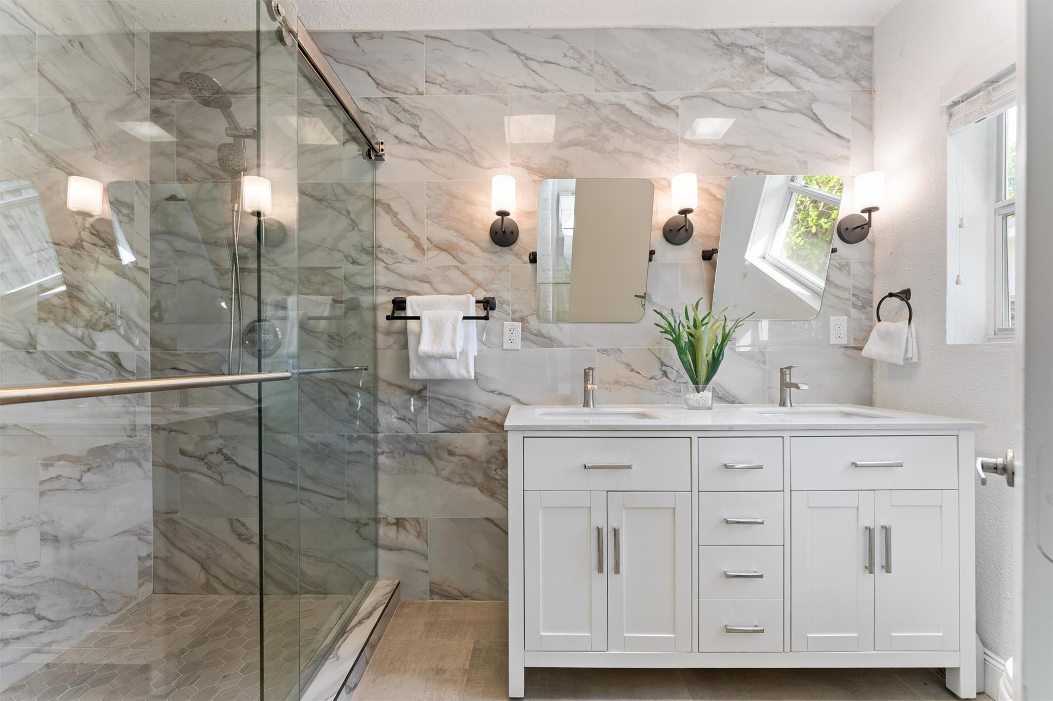 3203 Dover Road Pompano Beach, FL 33062 - Photo 18 of 45 a bathroom with a sink and mirror