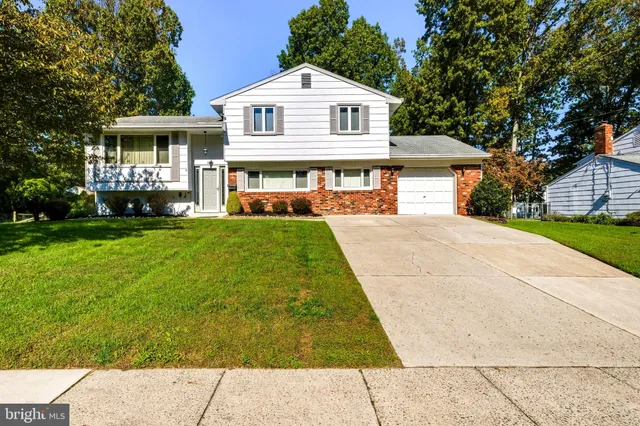 a view of house with garden