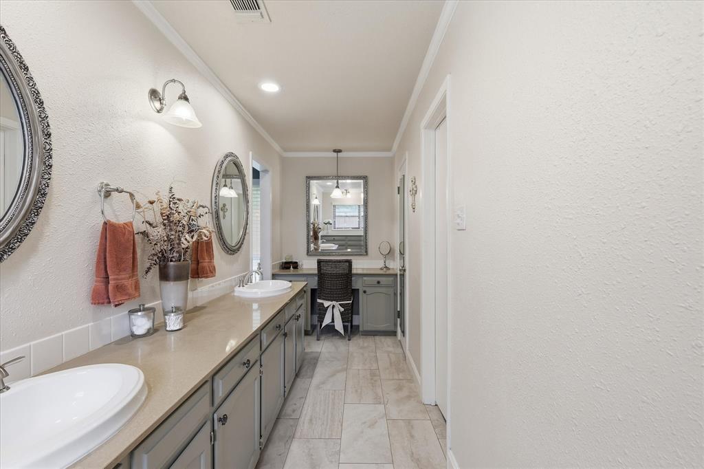 7200 Tamarack Road Benbrook, TX 76116 - Photo 20 of 38 Primary bathroom with dual vanity, extended countertop, and makeup vanity