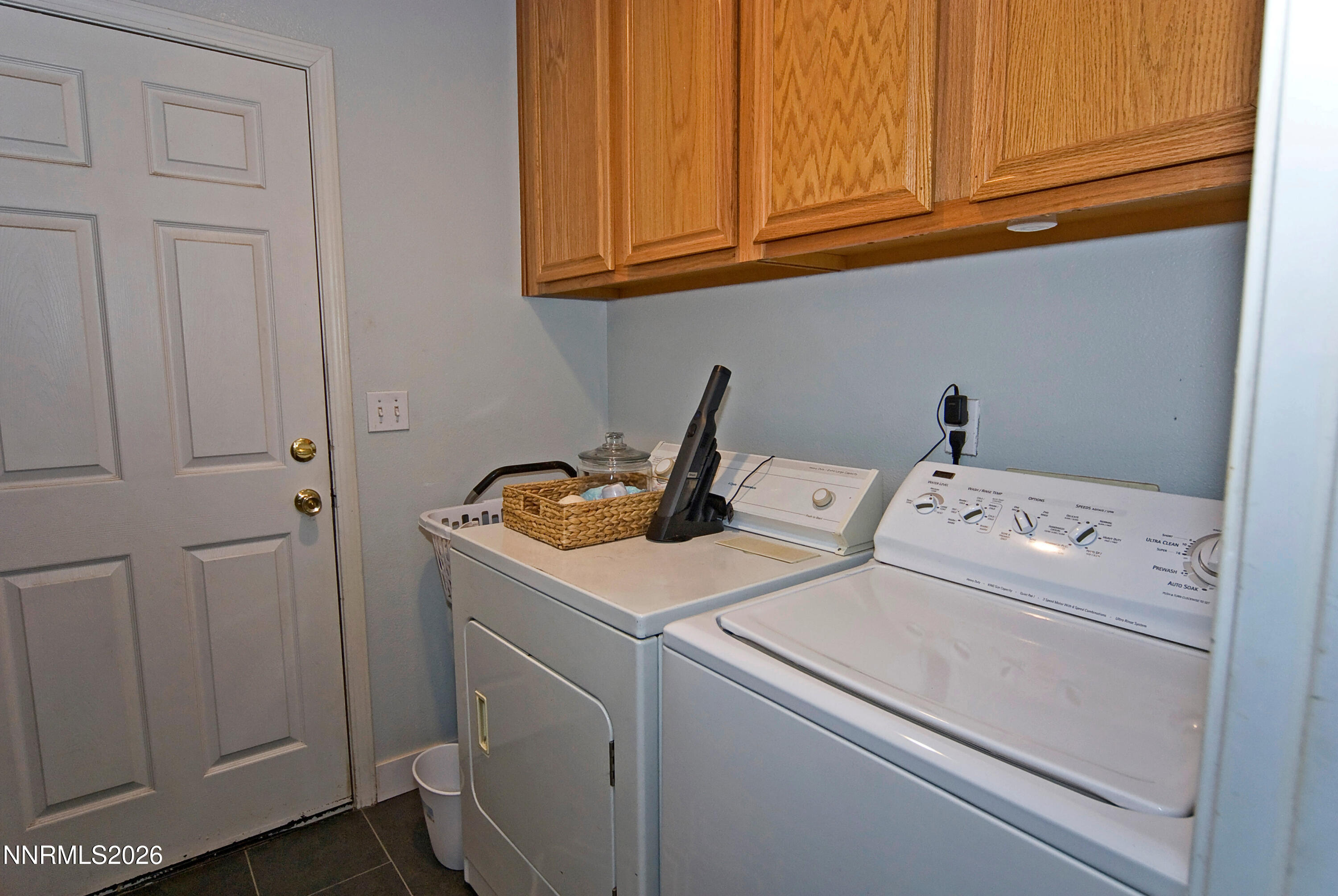 3289 Epic Avenue Reno, NV 89512 - Photo 27 of 32 a utility room with dryer and washer