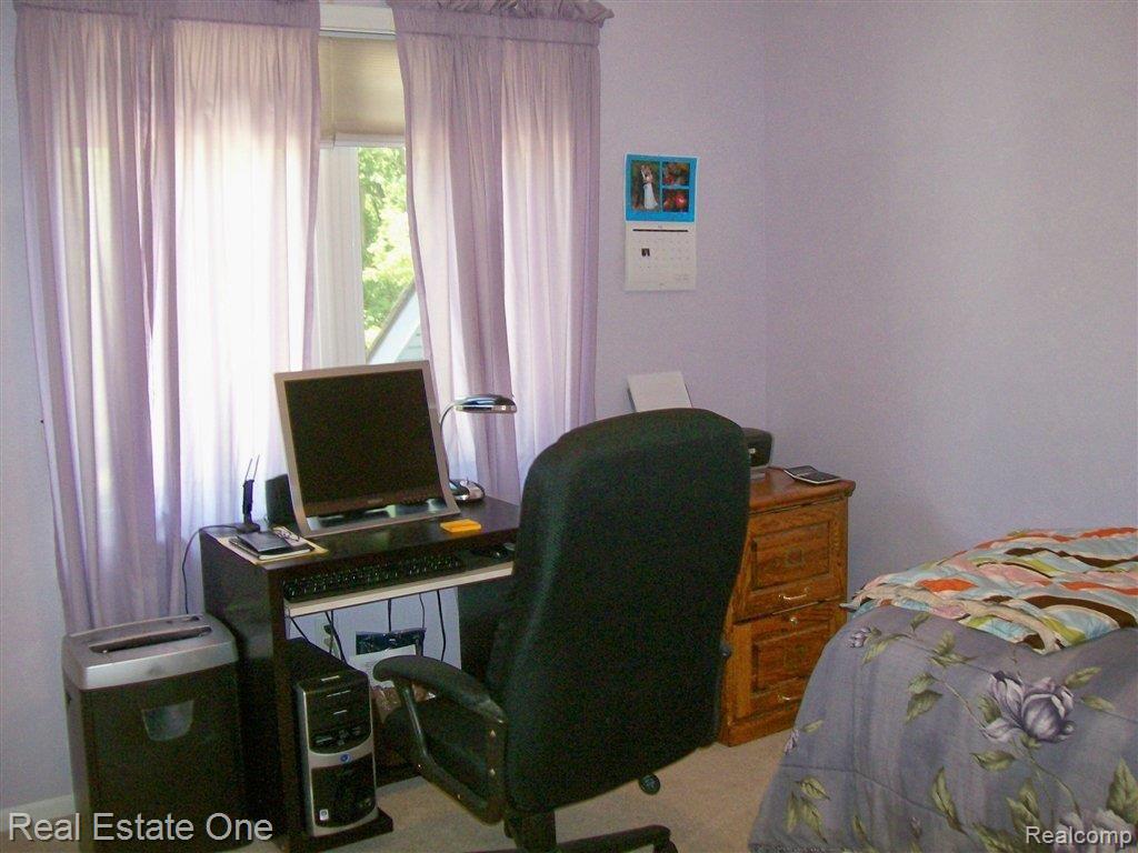 5211 7 Mile Road South Lyon, MI 48178 - Photo 17 of 25 Bedroom 3