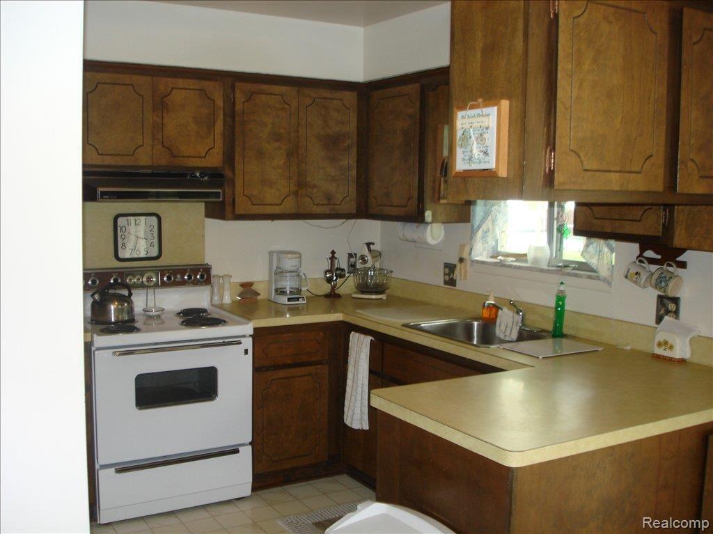 7264 Riverside Drive Algonac, MI 48001 - Photo 4 of 8 DSC00471