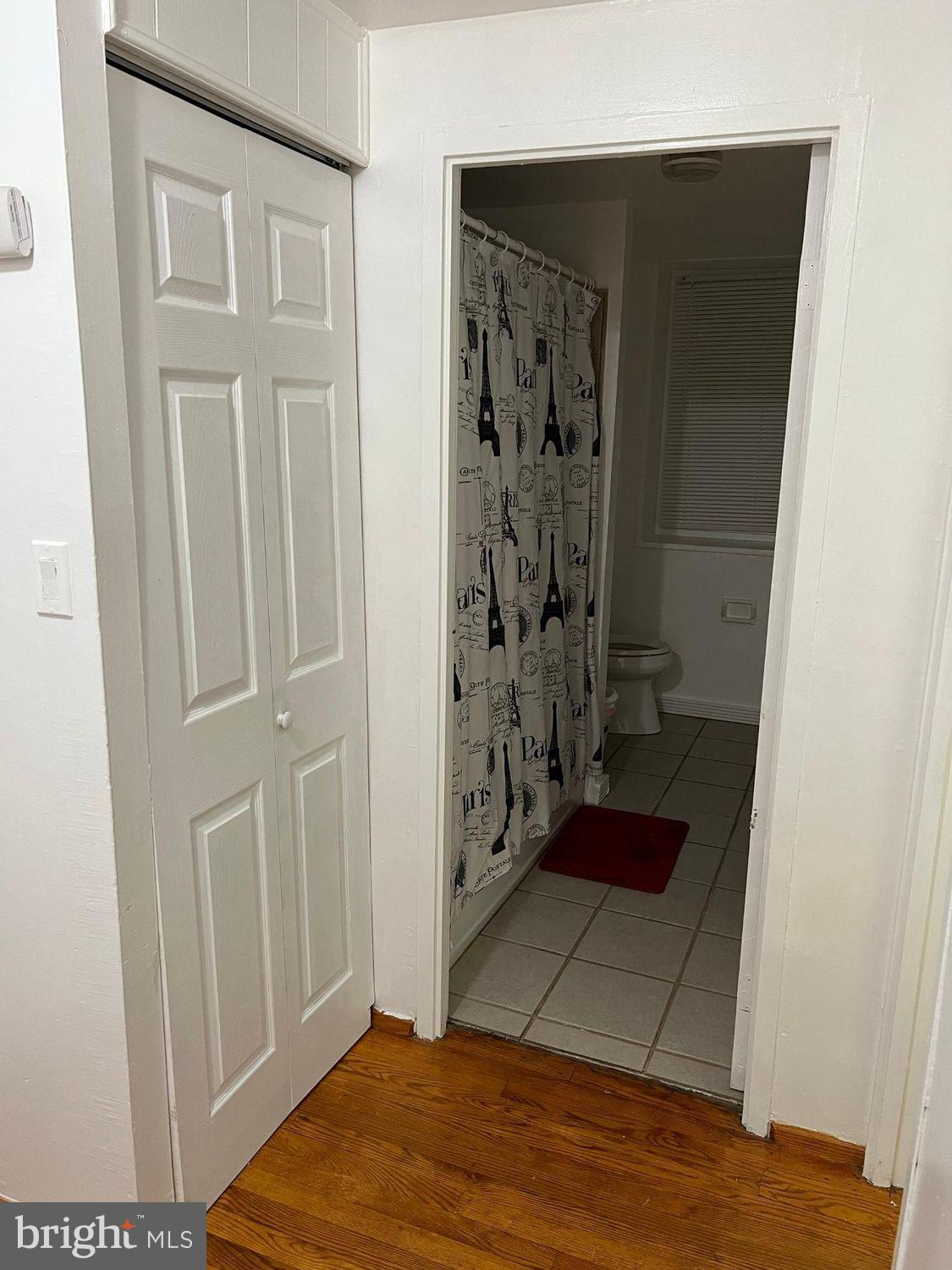 7620 Burnside Road Landover, MD 20785 - Photo 20 of 31 Large full size bathroom.