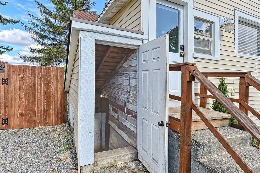 8263 Nooksack Road Everson, WA 98247 - Photo 27 of 36 a view of front door of house