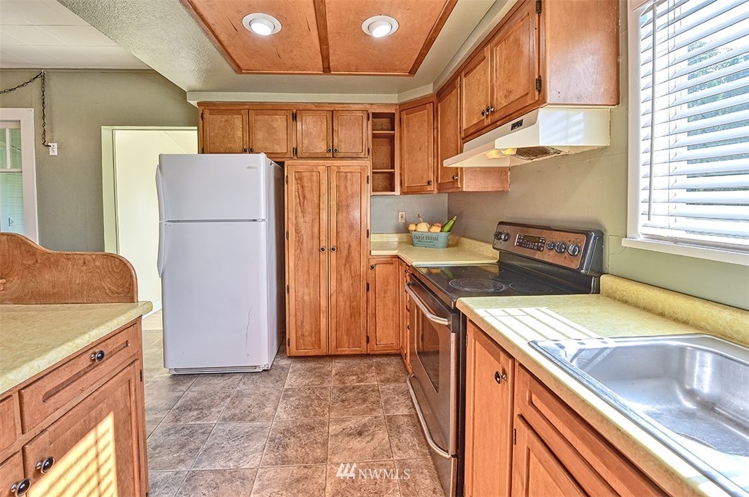 8263 Nooksack Road Everson, WA 98247 - Photo 30 of 36 a kitchen with a refrigerator and a sink