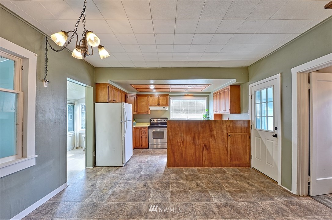 8263 Nooksack Road Everson, WA 98247 - Photo 7 of 36 a view of a livingroom with a chandelier
