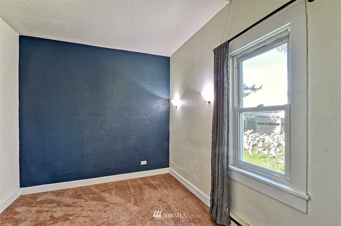 8263 Nooksack Road Everson, WA 98247 - Photo 10 of 36 an empty room with windows