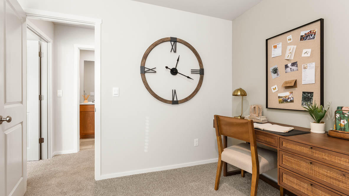 62747 Eagle Road Bend, OR 97701 - Photo 20 of 26 020 bedroom