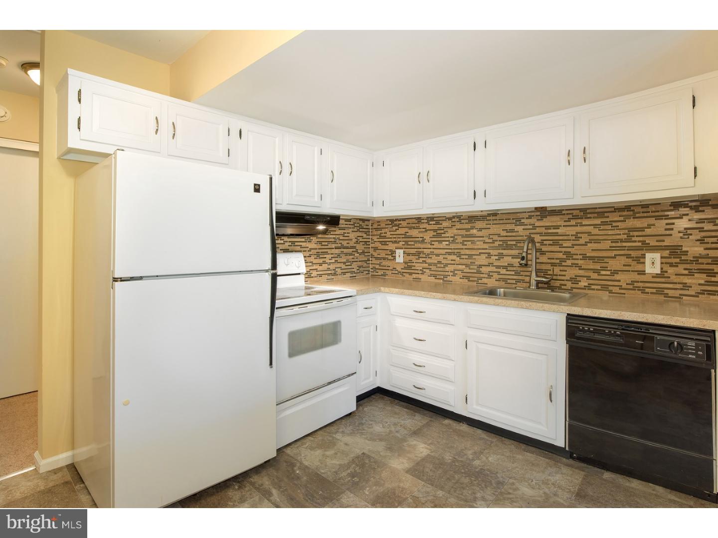 13 E Fairway Road Reading, PA 19607 - Photo 5 of 17 Gallery Image 5