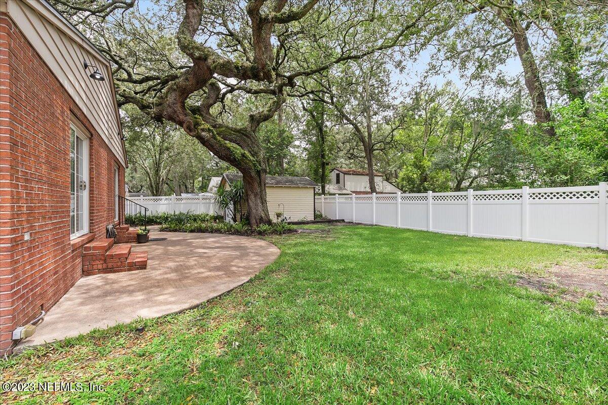1445 Nicholson Road Jacksonville, FL 32207 - Photo 27 of 31 a view of a backyard with a garden