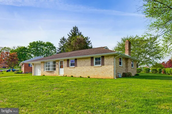 $285,000 | 42 Woodland Drive, York, PA 17407