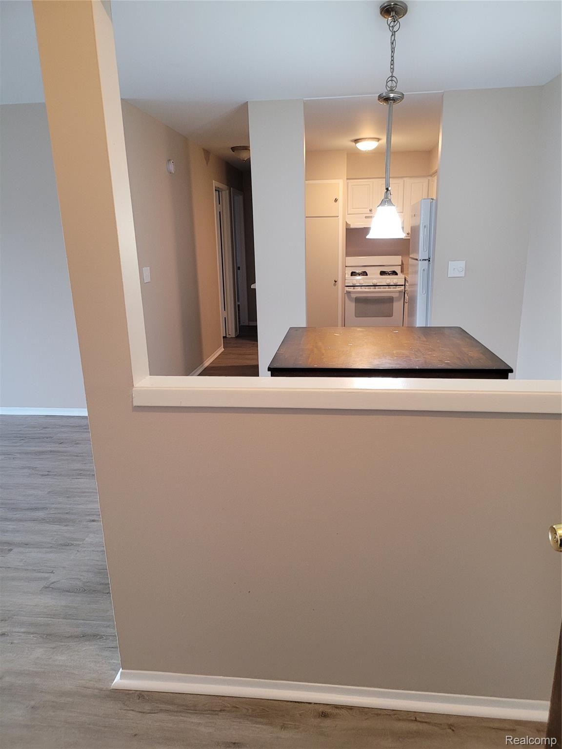30229 Utica Road, Unit 229 Roseville, MI 48066 - Photo 6 of 25 Kitchen_ Nook.jpg