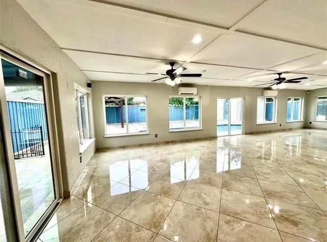 a view of an entryway with a livingroom