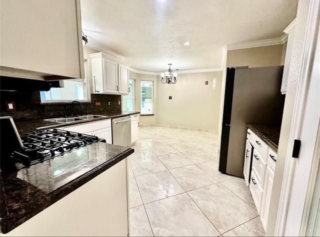 16918 Blend Stone Houston, TX 77084 - Photo 6 of 18 a kitchen with granite countertop a stove and a refrigerator