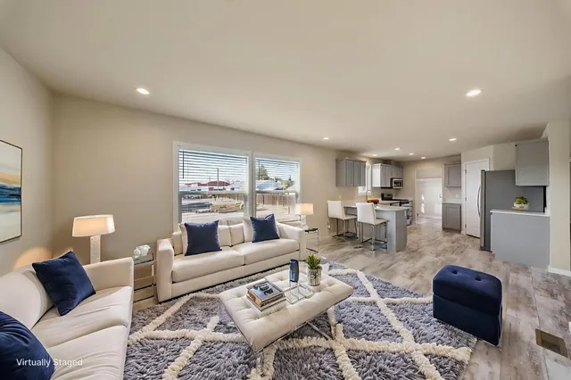 $199,950 | 317 Moffat Boulevard, Unit 7, Manteca, CA 95336