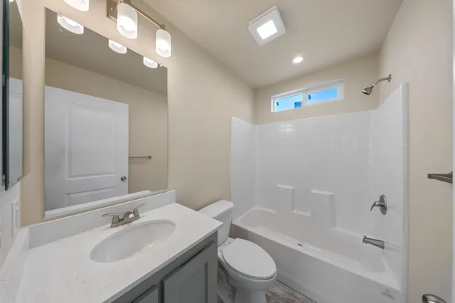 $199,950 | 317 Moffat Boulevard, Unit 7, Manteca, CA 95336