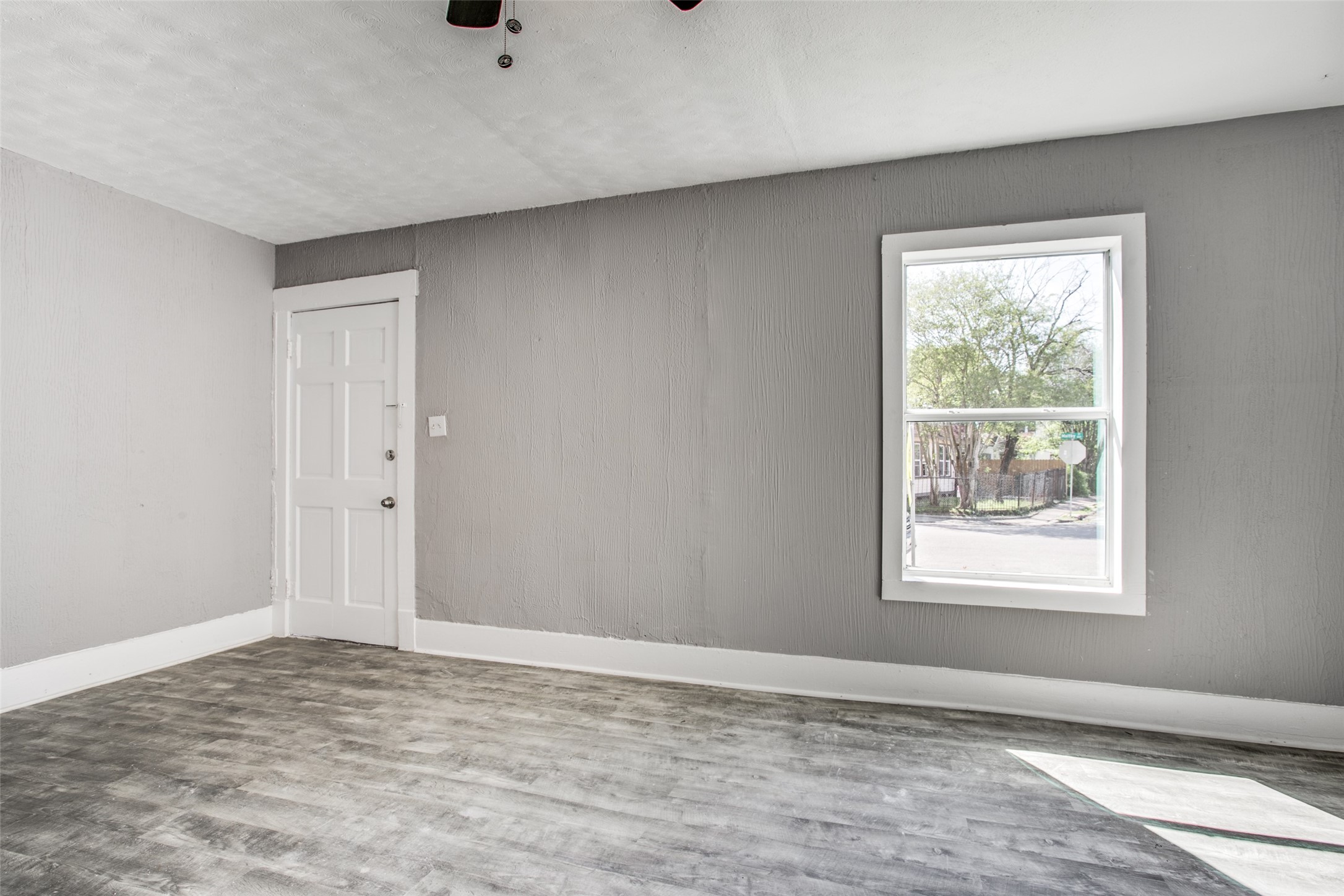 810 Maltby Street, Unit 2 Houston, TX 77011 - Photo 11 of 24 a view of an empty room and window