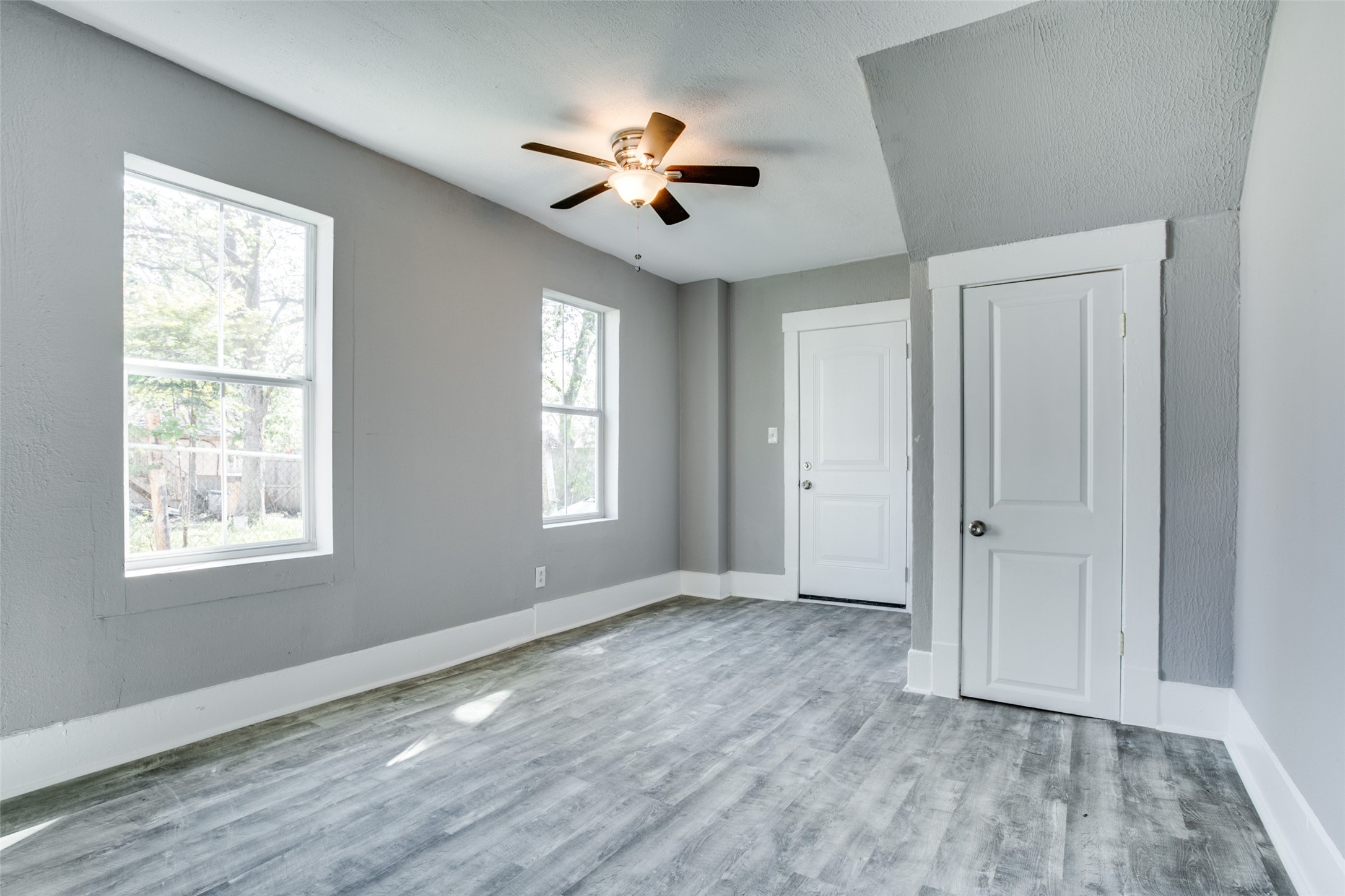 810 Maltby Street, Unit 2 Houston, TX 77011 - Photo 5 of 24 a view of an empty room with a window