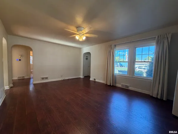 $125,000 | 135 10th Street, Carmi, IL 62821