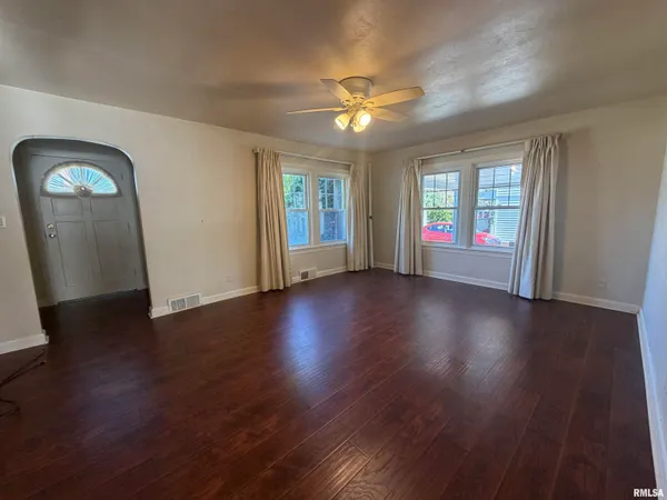 $125,000 | 135 10th Street, Carmi, IL 62821