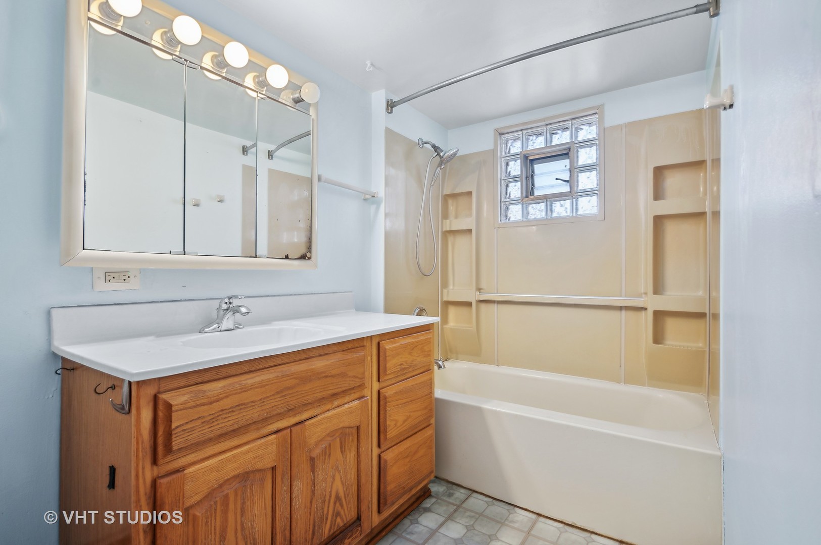 5900 Prospect Avenue Berkeley, IL 60163 - Photo 8 of 14 a bathroom with a tub sink and mirror