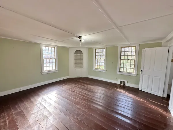 $325,000 | 381 Highway 164, Preston, CT 06365