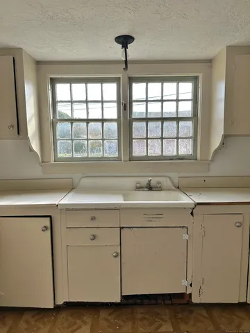 $325,000 | 381 Highway 164, Preston, CT 06365