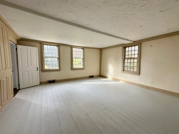 $325,000 | 381 Highway 164, Preston, CT 06365