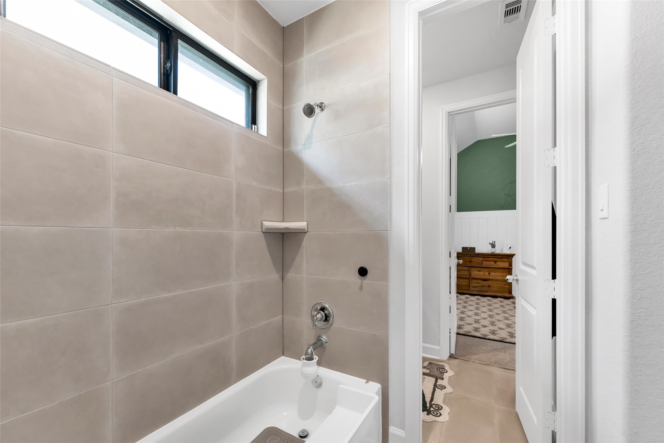 1027 Groveton Ridge Lane Pinehurst, TX 77362 - Photo 16 of 50 Another view of secondary bathroom #2