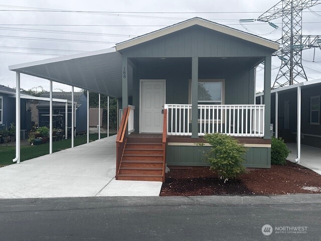 a view of a house with a yard