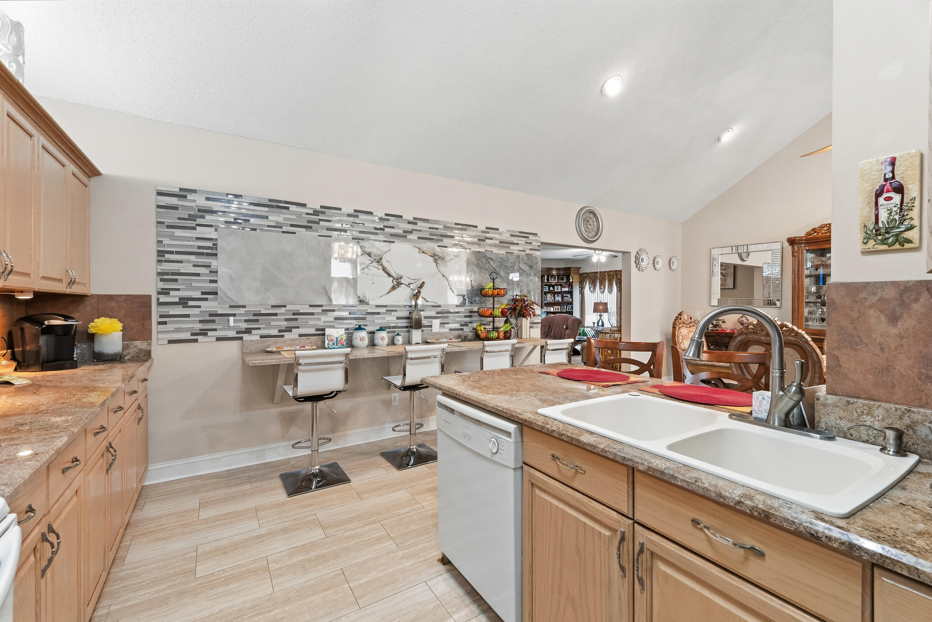 7456 Woodmont Road Navarre, FL 32566 - Photo 21 of 105 Kitchen bar