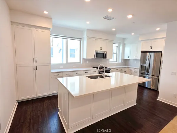 $6,100 | 164 Placemark, Irvine, CA 92614