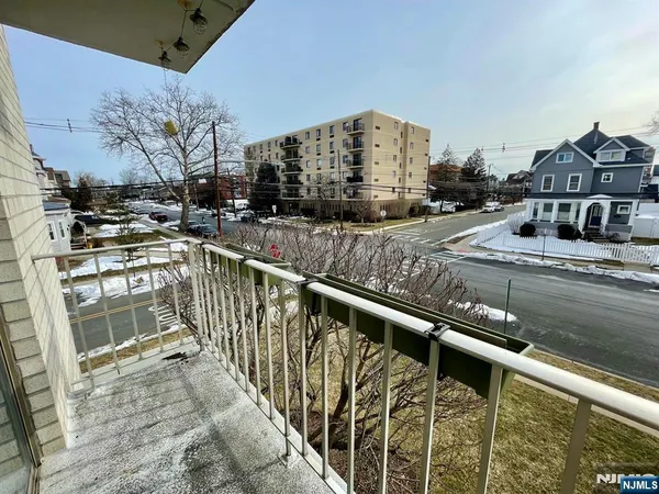 $2,100 | 281 Park Street, Unit 1A, Hackensack, NJ 07601