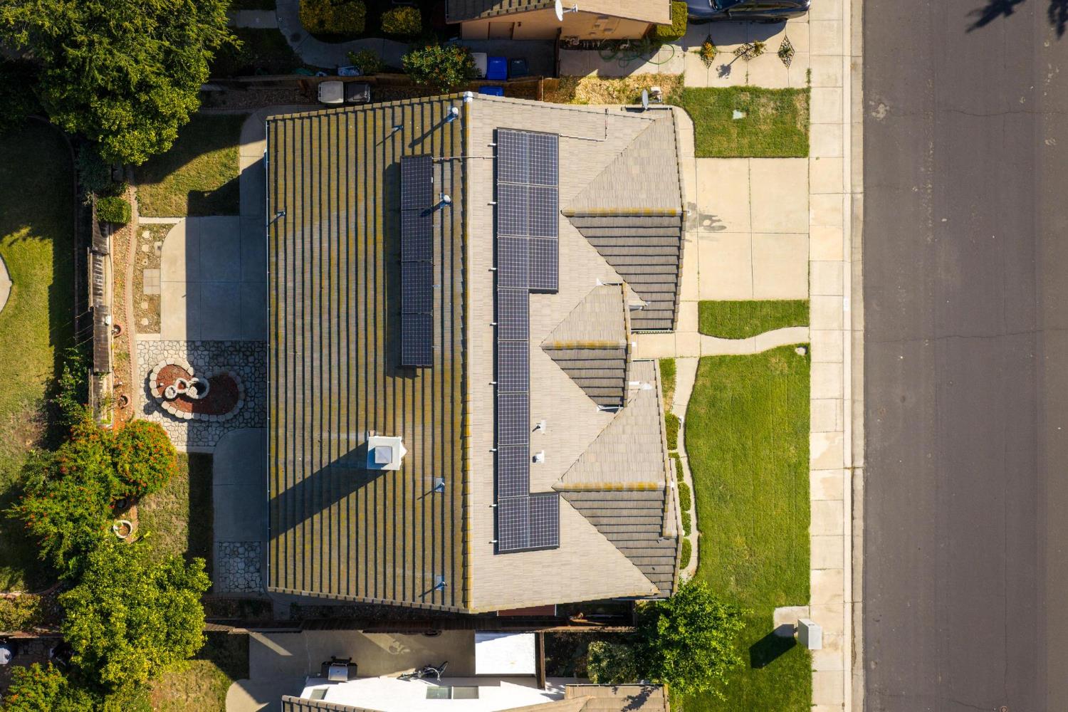 1833 Rail Street Manteca, CA 95337 - Photo 2 of 40