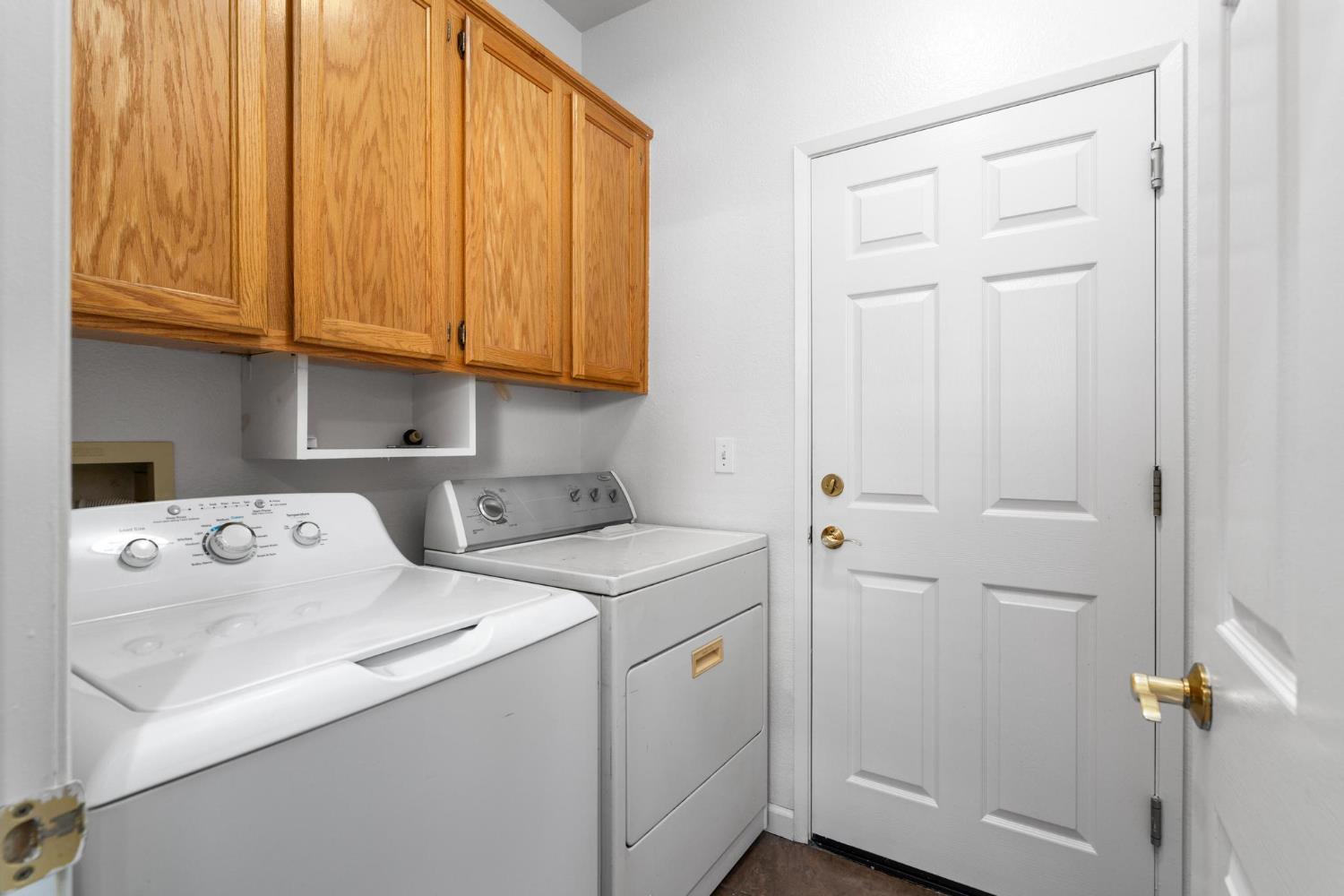 1833 Rail Street Manteca, CA 95337 - Photo 27 of 40 a utility room with dryer and washer