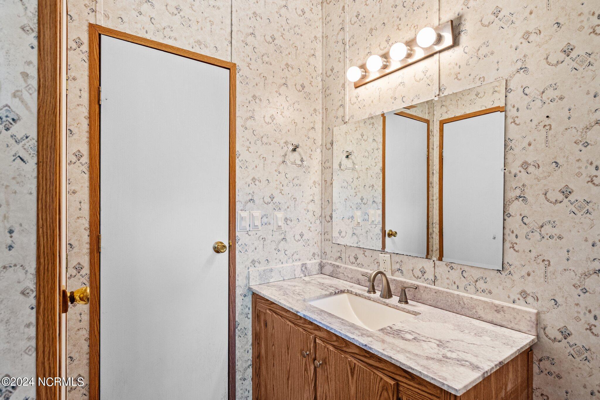 275 Channel Rock Road Beaufort, NC 28516 - Photo 13 of 31 Principal Bath