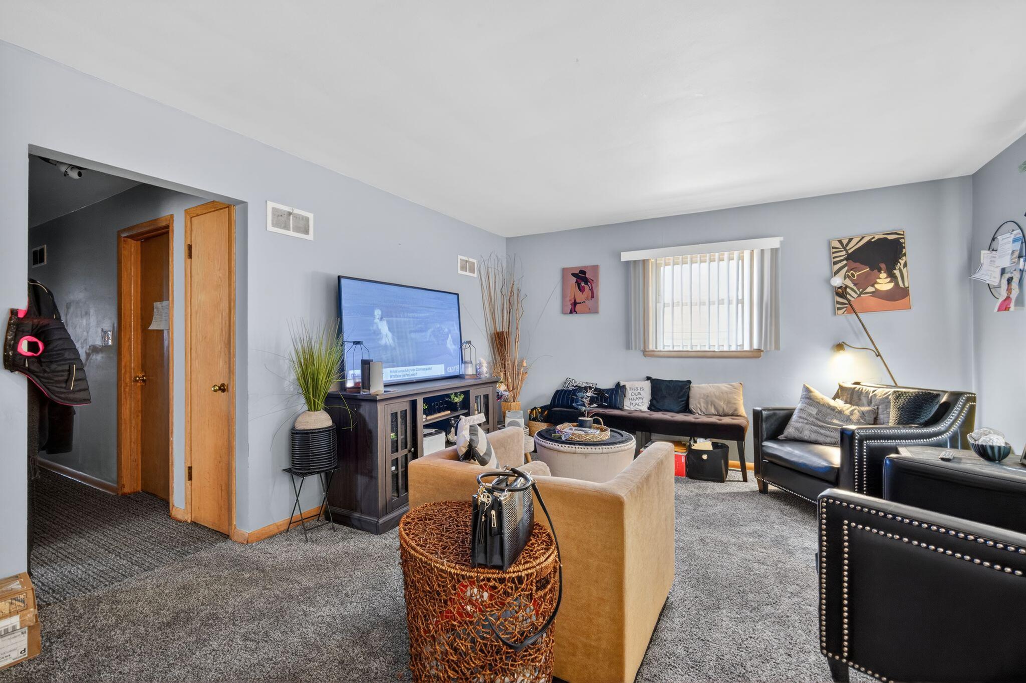 4219 North 68th Street Milwaukee, WI 53216 - Photo 15 of 24 Upper Living Room