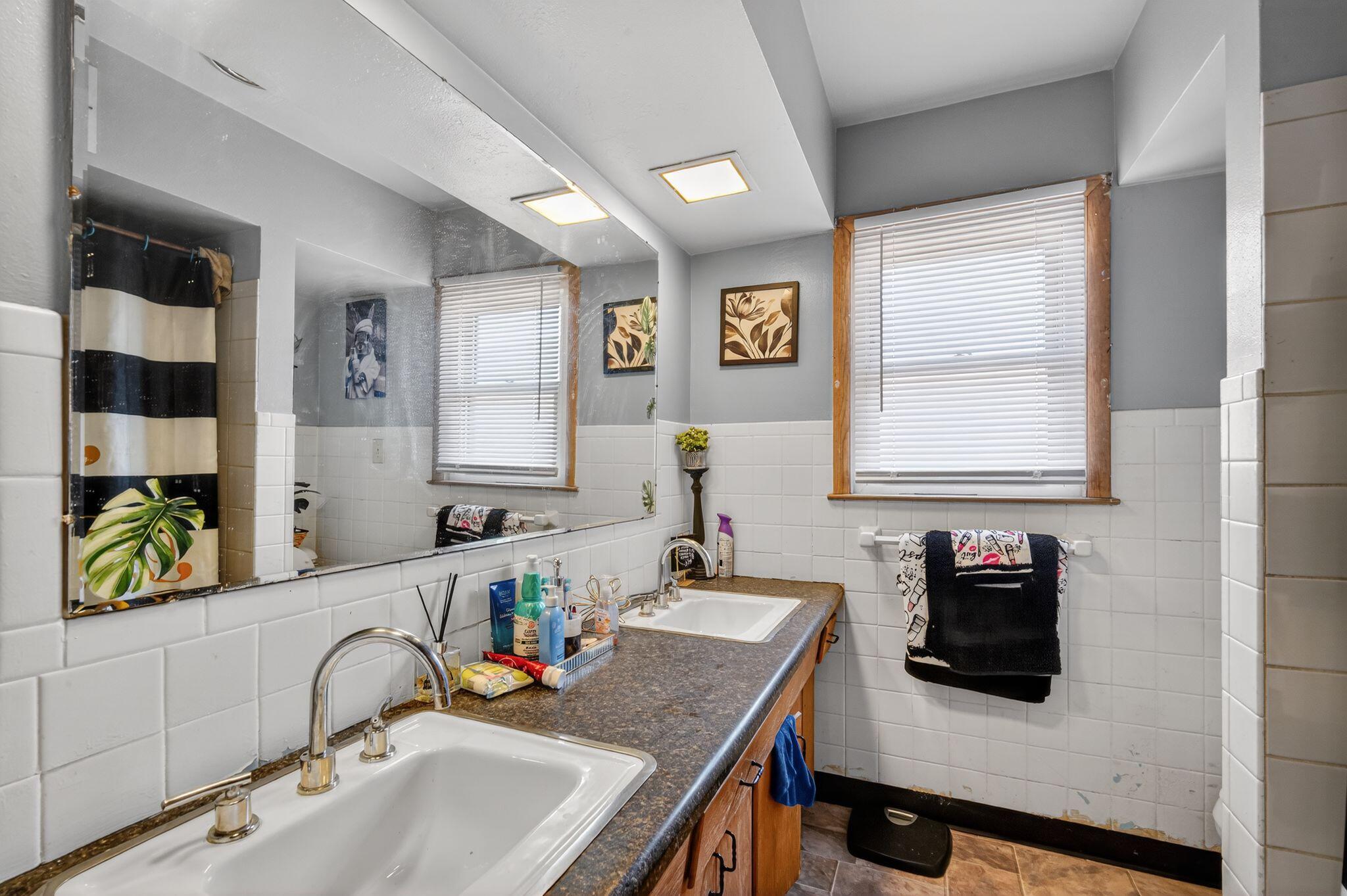 4219 North 68th Street Milwaukee, WI 53216 - Photo 23 of 24 Upper Bathroom