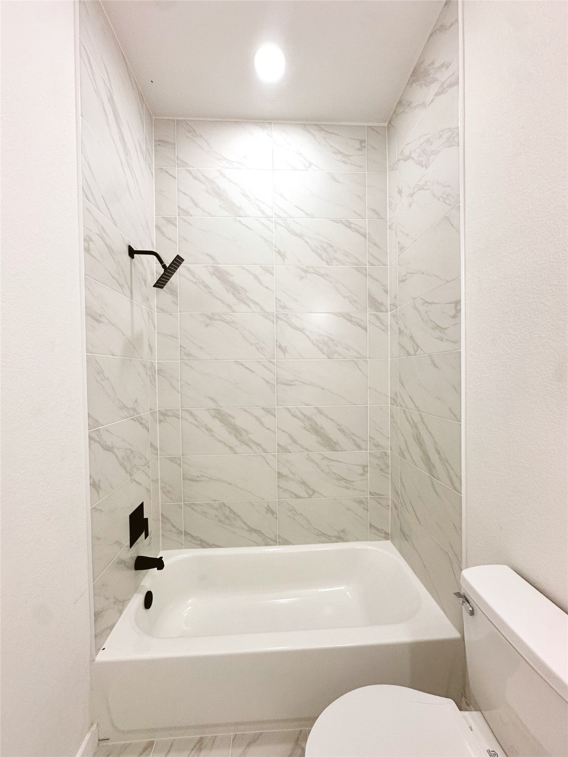 9713 Cargill Street Houston, TX 77029 - Photo 19 of 23 a bathroom with a bathtub and toilet