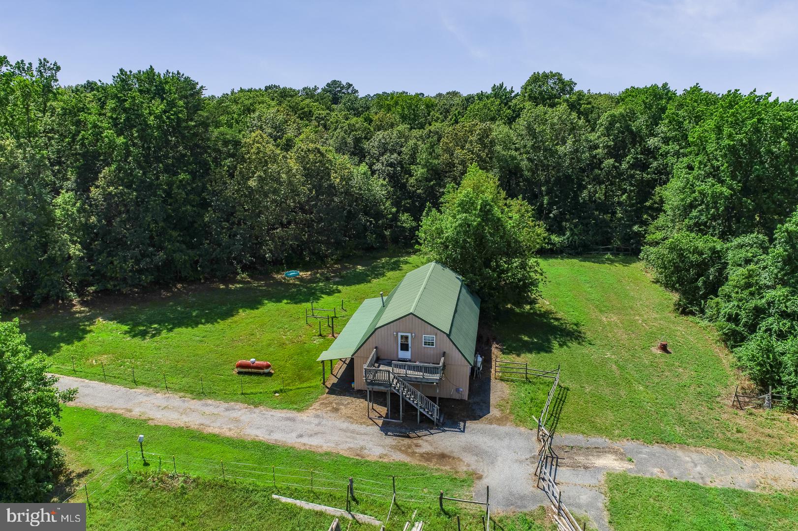 11522 Holly Road Ridgely, MD 21660 - Photo 38 of 40 Barn #2 w/ Apartment