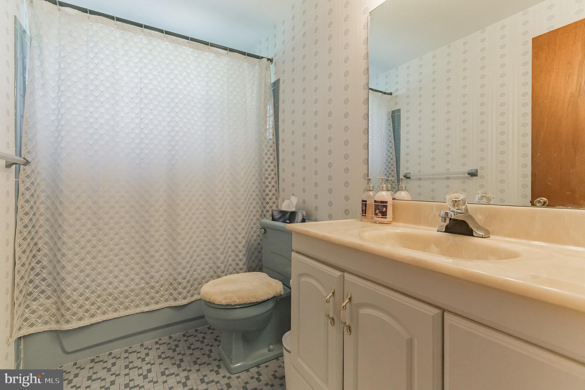 9 Locust Grove Road Cherry Hill, NJ 08003 - Photo 21 of 29 Hall Bath