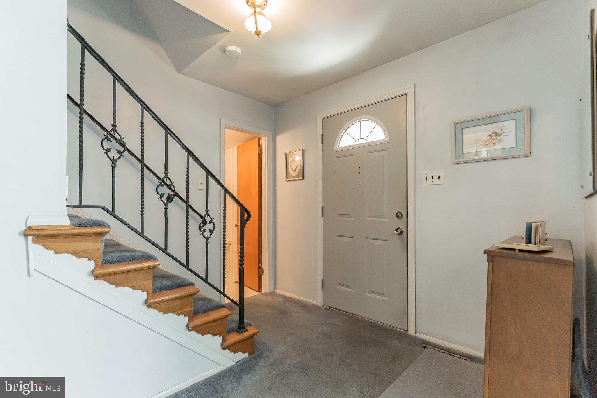 9 Locust Grove Road Cherry Hill, NJ 08003 - Photo 3 of 29 Foyer